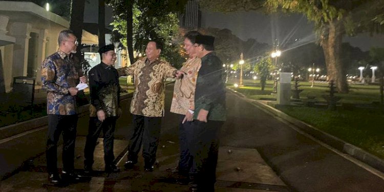 Lima ketua umum partai pendukung pemerintah saat memenuhi undangan Presiden Joko Widodo di Istana Negara/Ist