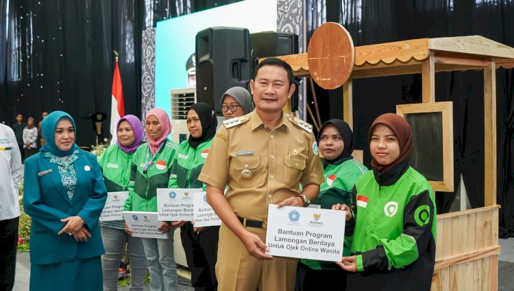 Bupati Lamongan Yuhronur Efendi saat menghadiri puncak hari Kesatuan Gerak Pembinaan Kesejahteraan Keluarga (PKK) ke 51  di Gedung Sport Center Lamongan/RMOLJatim