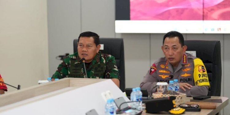 Panglima TNI Laksamana TNI Yudo Margono bersama Kapolri Jenderal Listyo Sigit Prabowo membahas KTT ASEAN/Ist