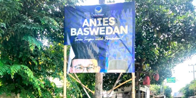 Baliho Anies Baswedan di Jember yang rusak/Net