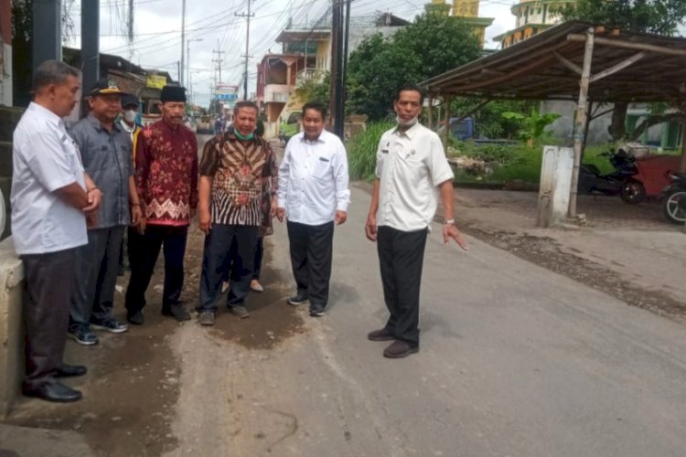 Komisi C DPRD Sidoarjo sidak jalan rusak di Desa Jumputrejo Kecamatan Sukodono/RMOL Jatim