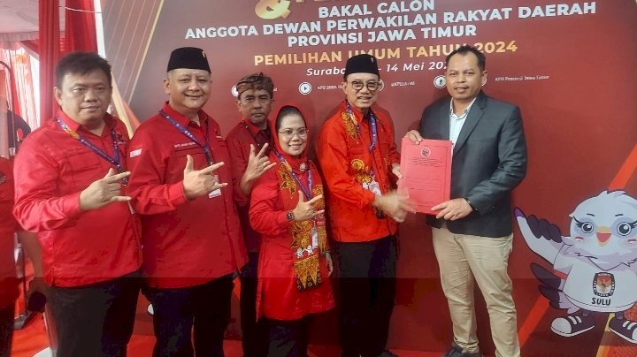 PDIP Jatim daftarkan Baceleg ke KPU Jatim 