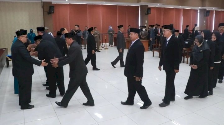 Plt Bupati Probolinggo Timbul Prihanjoko saat mengucapkan selamat pada yang baru dilantik./RMOL Jatim 
