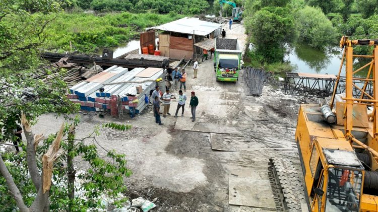 Tinjau pemasangan paving 