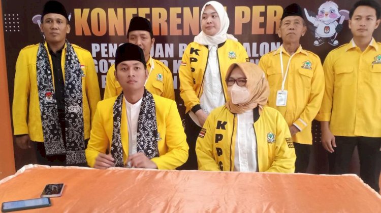 Aditya Halindra Faridzky usai mendaftarkan Bacaleg Golkar di KPU Tuban/RMOLJatim