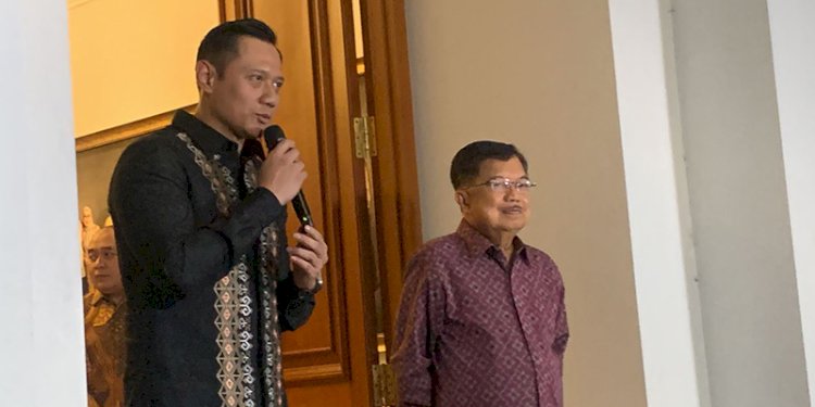 Ketua Umum DPP Partai Demokrat, Agus Harimurti Yudhoyono (AHY) seusai menggelar pertemuan dengan Wakil Presiden ke-10 dan ke-12 RI Mohammad Jusuf Kalla atau JK, pada Senin malam (15/5)/RMOL