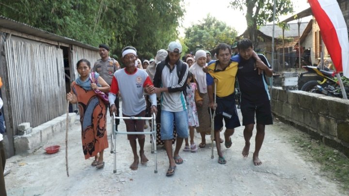 Siimulasi evakuasi korban bencana banjir di kawasan Bantran Bengawan Solo di Kecamatan widang Kabupaten Tuban/RMOLJatim