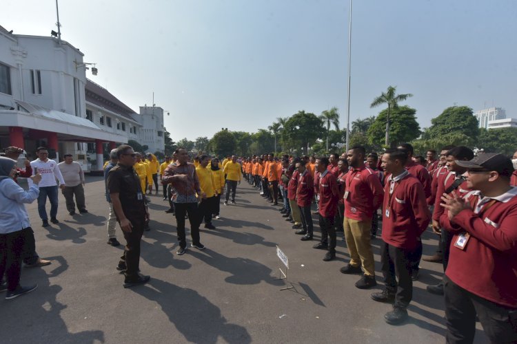 Wali Kota Eri memimpin Apel Bela Pasukan Pengamanan dan Penertiban Pedestrian, serta Saluran Air di Kota Surabaya/ist