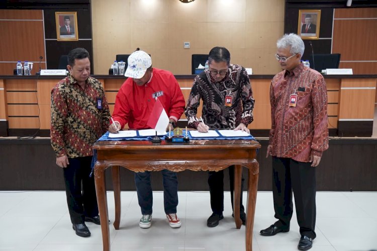 Penandatanganan MoU Bank Jatim bersama UNESA/IST