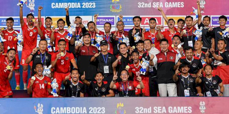 Timnas Indonesia U-22 merayakan atas peraihan medali emas SEA Games di Kamboja/Net
