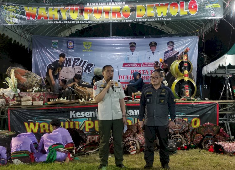 Kepala Satpol-PP Kabupaten Malang, Firmando H Matondang (Kiri) dan Kepala Bea Cukai Malang, Gunawan Tri Wibowo (Kanan) saat memberikan sambutan /RMOLJatim