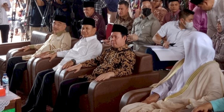 Prabowo (kemeja putih) saat menghadiri acara silaturahmi BKPRMI dan Yayasan Prabowo Subianto di Selasar Masjid Istiqlal, Kamis (18/5)/RMOL