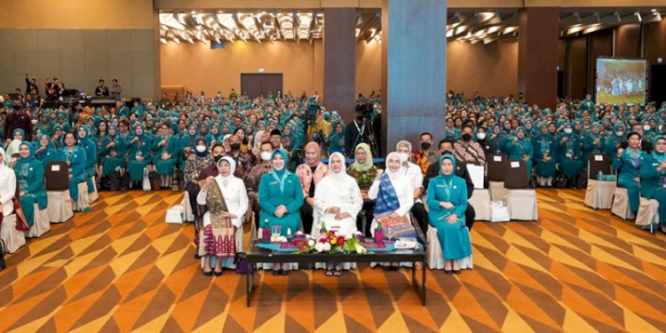 Ibu Negara Iriana Joko Widodo saat hadir dalam acara peringatan Hari Kesatuan Gerak (HKG) Pemberdayaan Kesejahteraan Keluarga (PKK) ke-51 di Kota Medan, Sumatera Utara (Sumut)/Ist