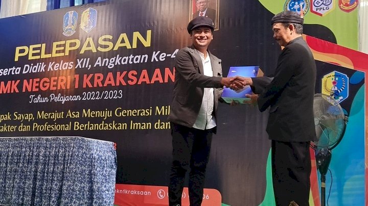 Penyerahan Perpustakaan Digital Untuk Siswa SMK di Probolinggo. /RMOL Jatim 