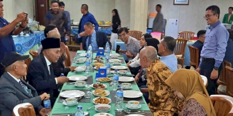 Dahlan Iskan makan bersama Syekh Panji pengasuh Ponpes Al-Zaytun/Ist