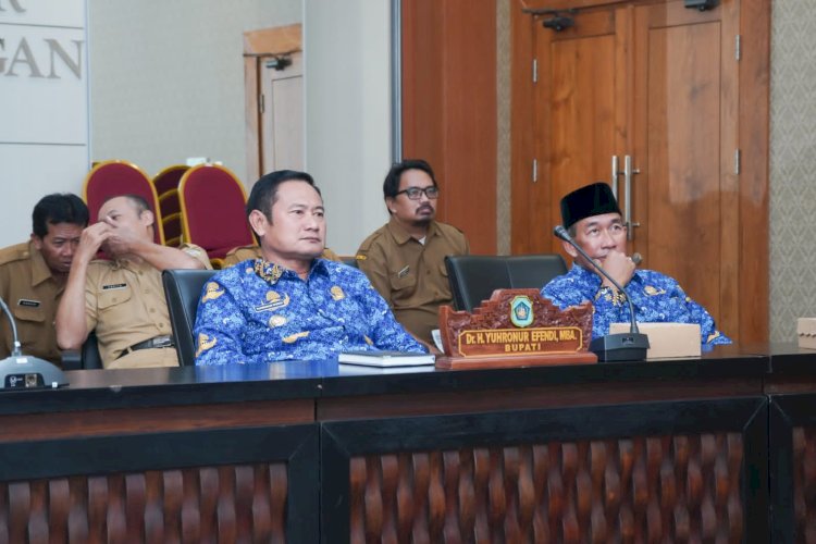 Bupati Lamongan Yuhronur Efendi ketika ikuti arahan Menteri Pertanian RI, Syahrul melalui Vidcom/RMOLJatim