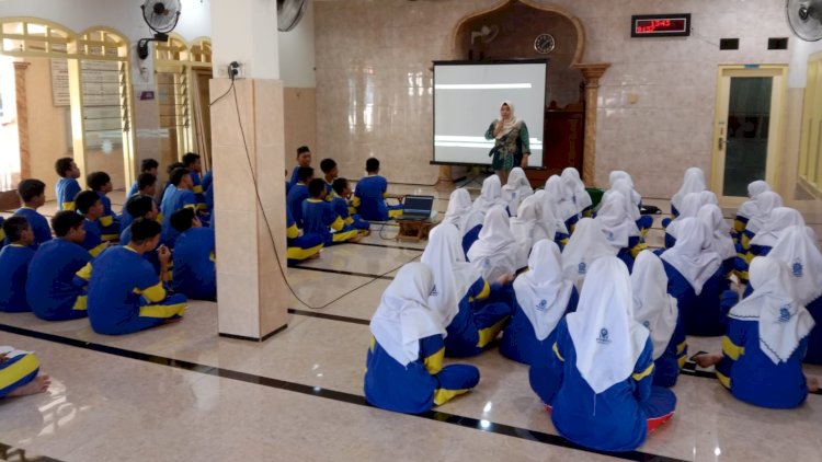 Sosdir mengarahkan generasi muda Kota Surabaya menuju perubahan positif/ist