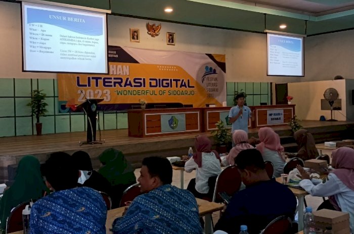 Pelatihan literasi digital untuk Guru SD dan SMP Sederajat di SMPN 4 Sidoarjo/RMOLJatim