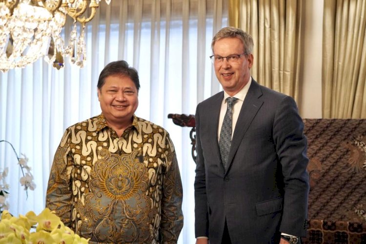 Menteri Koordinator Bidang Perekonomian Airlangga Hartarto bersama dengan Deputy Prime Minister/Minister for Plantation and Commodities Malaysia, H.E. Dato’ Sri Haji Fadillah Bin Haji Yusof./Net.