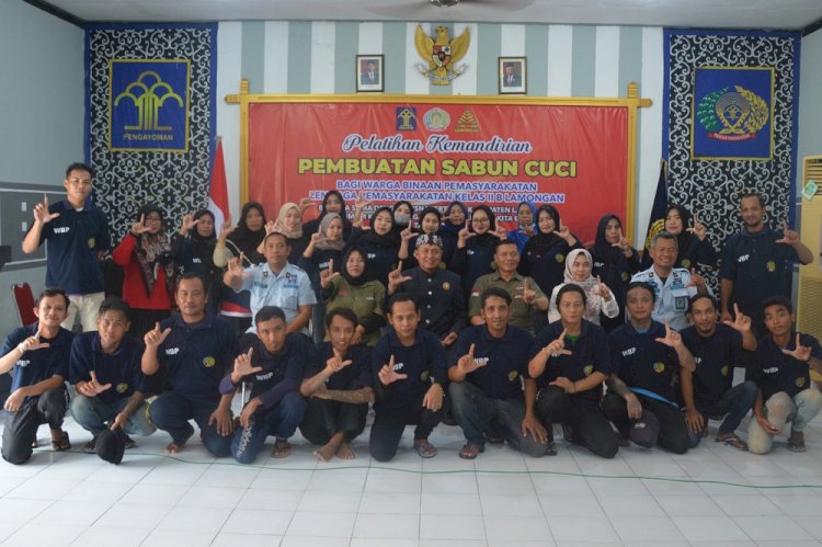 Lapas Lamongan dan Warga Binaan usai MoU dengan Disnakertrans Kabupaten Lamongan/Ist