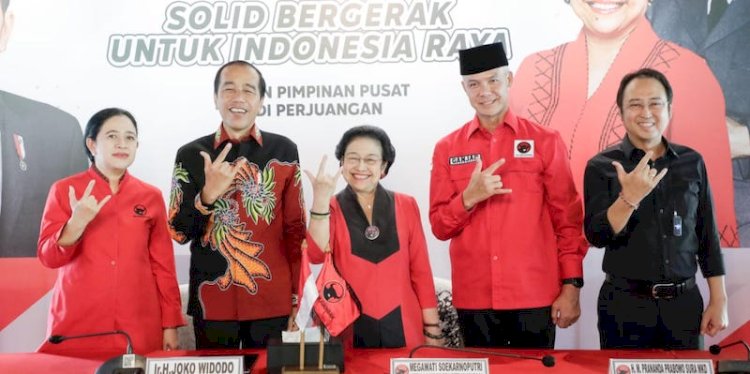 Ketua Umum PDIP Megawati Soekarnoputri saat umumkan Ganjar Pranowo didampingi Puan Maharani, Presiden Jokowi dan Prananda Prabowo/RMOL