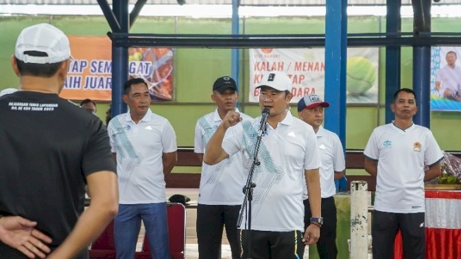 Poto: Bupati Lamongan saat membuka turnamen Kejuaraan Tenis Lapangan