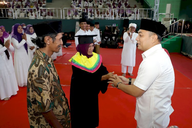 Dewi Munir bersama suaminya saat bertemu Wali Kota Eri/RMOLJatim