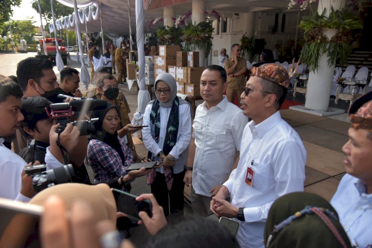 Wali Kota Eri bersama Dirut Bank Jatim Busrul Iman dan Dirut PT Yekape Hermin Rosita/RMOLJatim