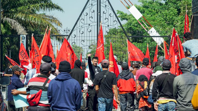 Aksi demo massa Front Perjuangan Petani Mataraman (FPPM) bersama puluhan warga Desa Sumberasri di depan Pemkab Blitar/Ist