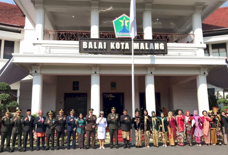 Wali Kota Malang, Drs. H. Sutiaji (tengah) bersama jajaran Forkopimda, saat melakukan foto bersama di peringatan Hari Lahir Pancasila 2023/Ist