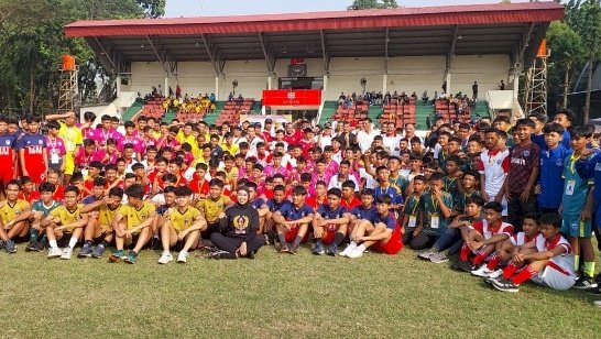 Foto bersama Piala Bergilir Ketua Umum KONI Pusat