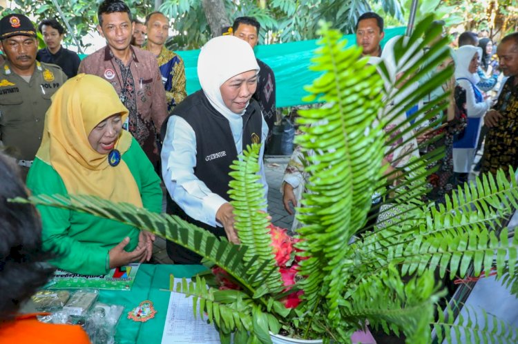 Gubernur Khofifah saat meresmikan Kompung Mandiri di Rungkut Surabaya/Ist