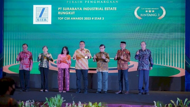 Penghargaan Top CSR 2023 award diberikan kepada PT SIER 