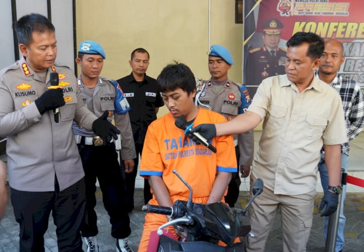 Pelaku begal Payudara di Sidoarjo saat ditangkap polisi/RMOLJatim