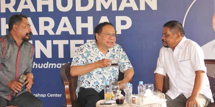 Rizal Ramli (tengah) saat menghadiri suatu acara di Sumatera Utara/Ist