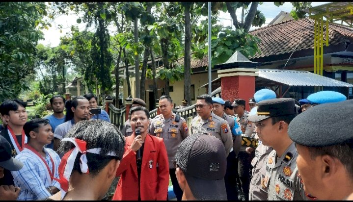 Aksi GMNI depan Mapolres Bangkalan/RMOLJatim