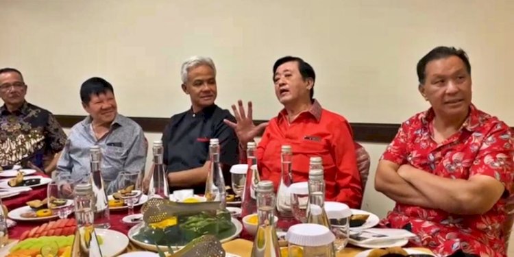 Bakal calon presiden (Bacapres) PDI Perjuangan, Ganjar Pranowo duduk satu meja makan dengan seorang pengusaha properti ternama di Jawa Timur, Teguh Kinarto/Net