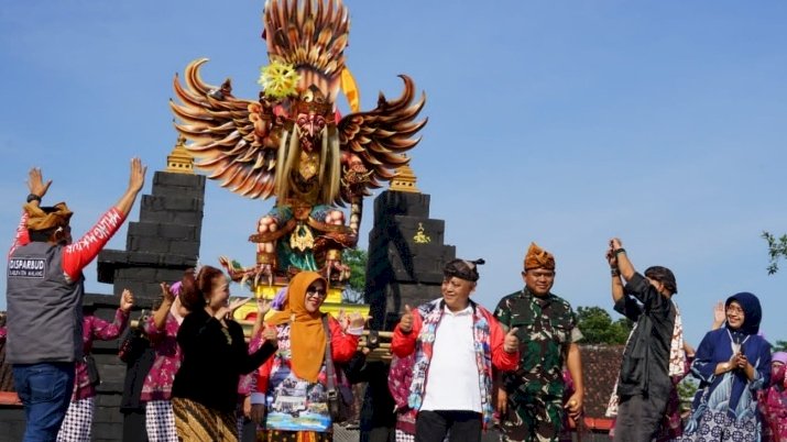 Bupati Malang, H.M. Sanusi (tengah) saat jelajah Desa Wisata di Sumberpucung/Ist