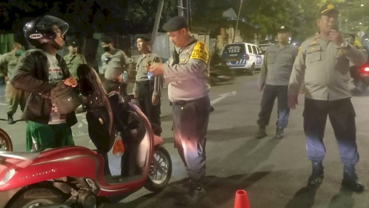 Operasi malam hari di Surabaya 