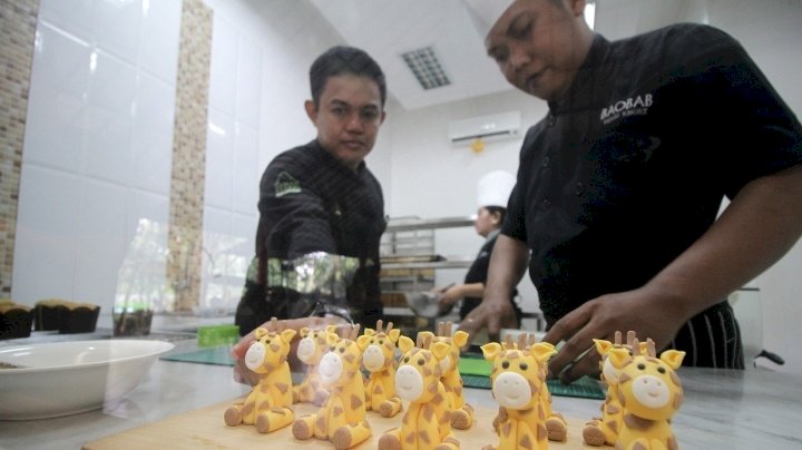 buah tangan Fondant Giraffe/ ist