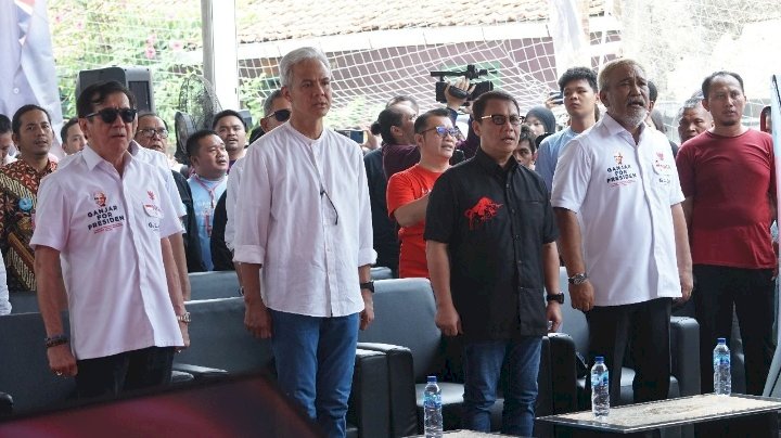 Foto: Ganjar Pranowo didampingi Menkumham Yasonna H Laoly dalam deklarasi dukungan oleh relawan GLDC/ist