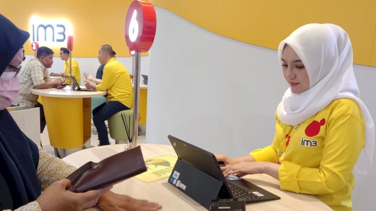 Layanan di gerai Indosat jalan Kayoon Surabaya/ RMOLJatm 