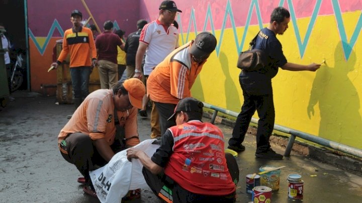 Teka foto: Kerja bakti membersihkan TPS/RMOLJatim
