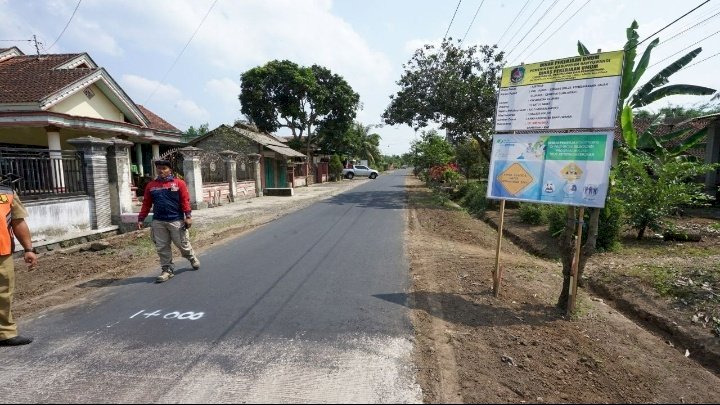 Caption: Pemkab Banyuwangi kebut jalan penghubung antar kecamatan/Humas Pemkab Bwi