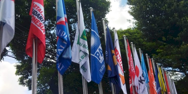 Bendera partai politik di halaman Kantor KPU RI/RMOL