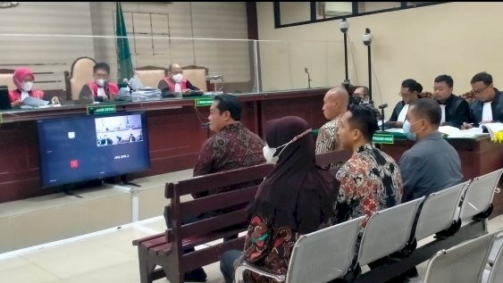 Teks foto: Lima orang menjadi saksi di Pengadilan Tipikor Surabaya/RMOLJatim