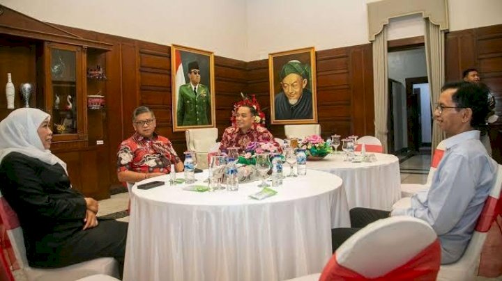 Sekjen PDIP Hasto Kristiyanto  bersama Gubernur Khofifah dan Eri Cahyadi besrta Adi Sutarwijono 