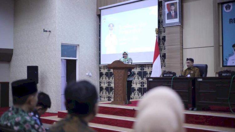 Bupati Blitar Rini Syarifah saat membuka bimtek media sosial/ist