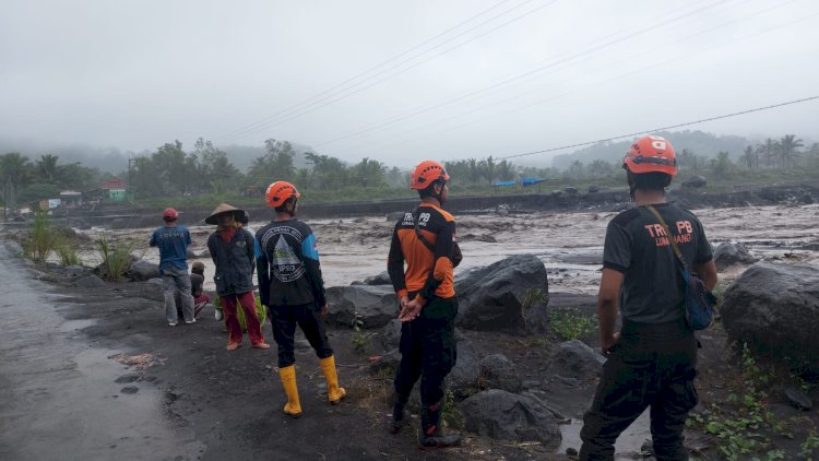 Gubernur Khofifah mengirimkan tim reaksi cepat (TRC) bidang kesehatan, TAGANA serta berbagai bantuan logistik dan obat obatan ke lokasi bencana/ist