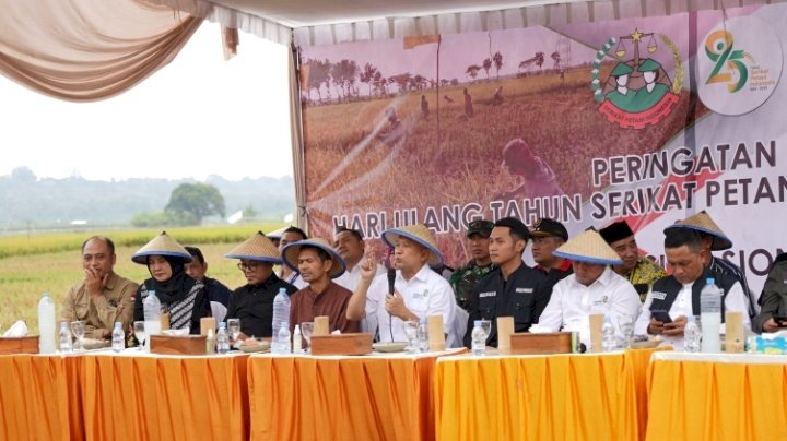 Teks Poto: Panen padi bersama di Desa Senori Kecamatan Merakurak Tuban